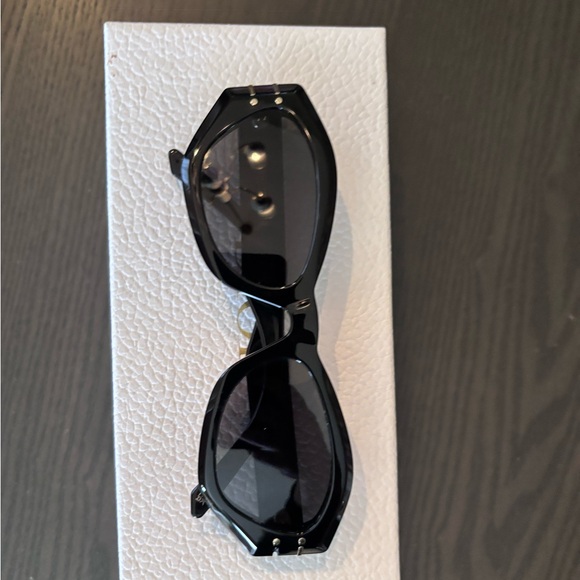 Stylish Black Sunglasses main image 4